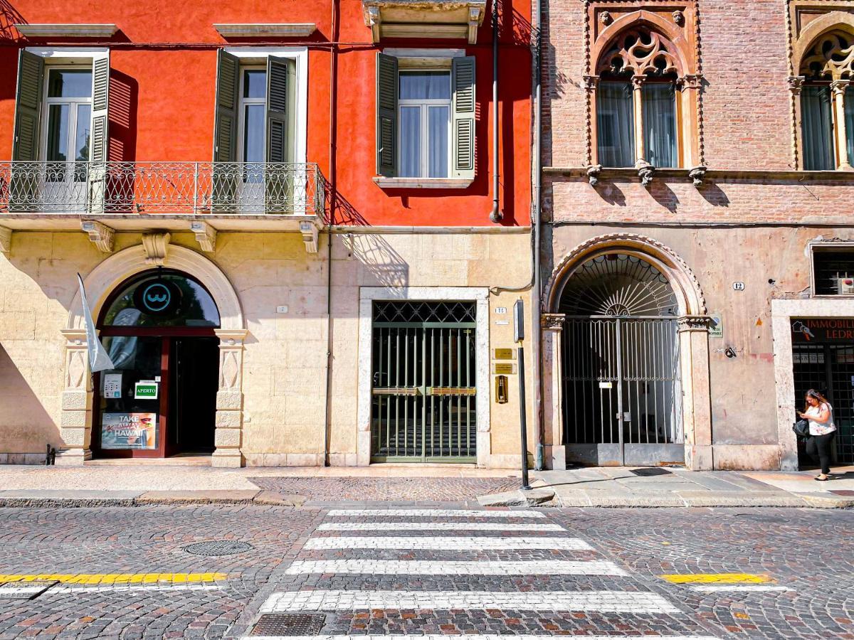 Отель Tra Piazza Erbe E Piazza Bra Raffinata Maison Верона Экстерьер фото